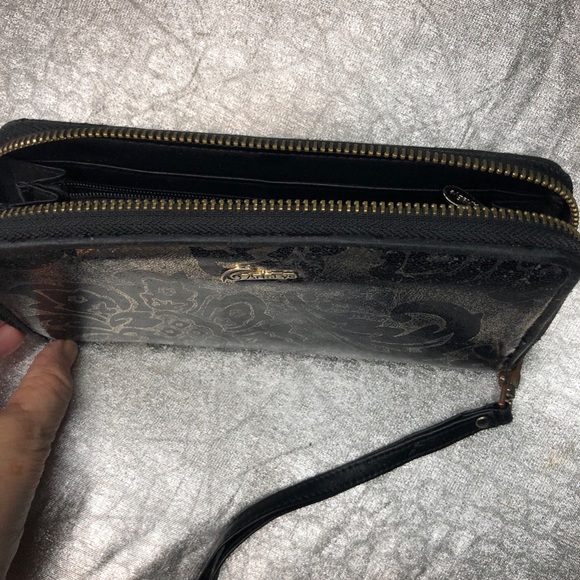 Arts Eye zip around wallet. Excellent condition. Silver and black leather. - Picture 10 of 10